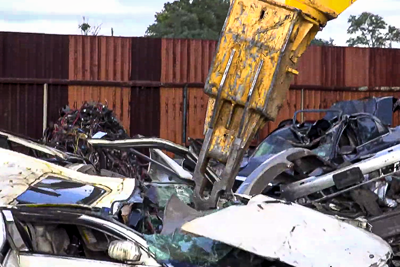 KOBELCO SK210D-11 Car Demolition Excavator crushing and removing front windshield from scrap car
